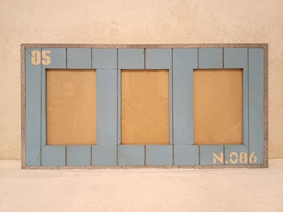 Moldura para 3 fotos de cor azul (inspiração marinha)