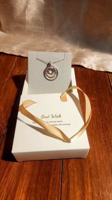 Colar em prata com caixa e saco