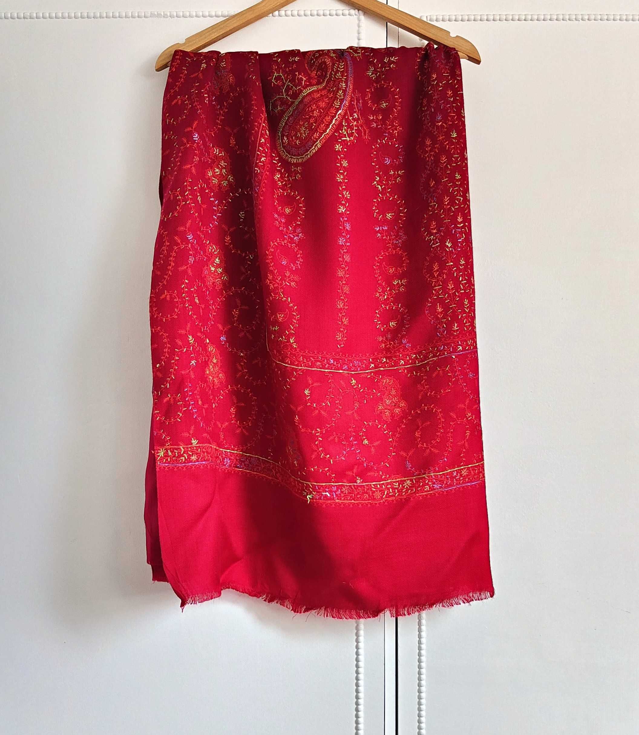 Duży szal orientalny indyjski haftowany haft paisley pashmina czerwony