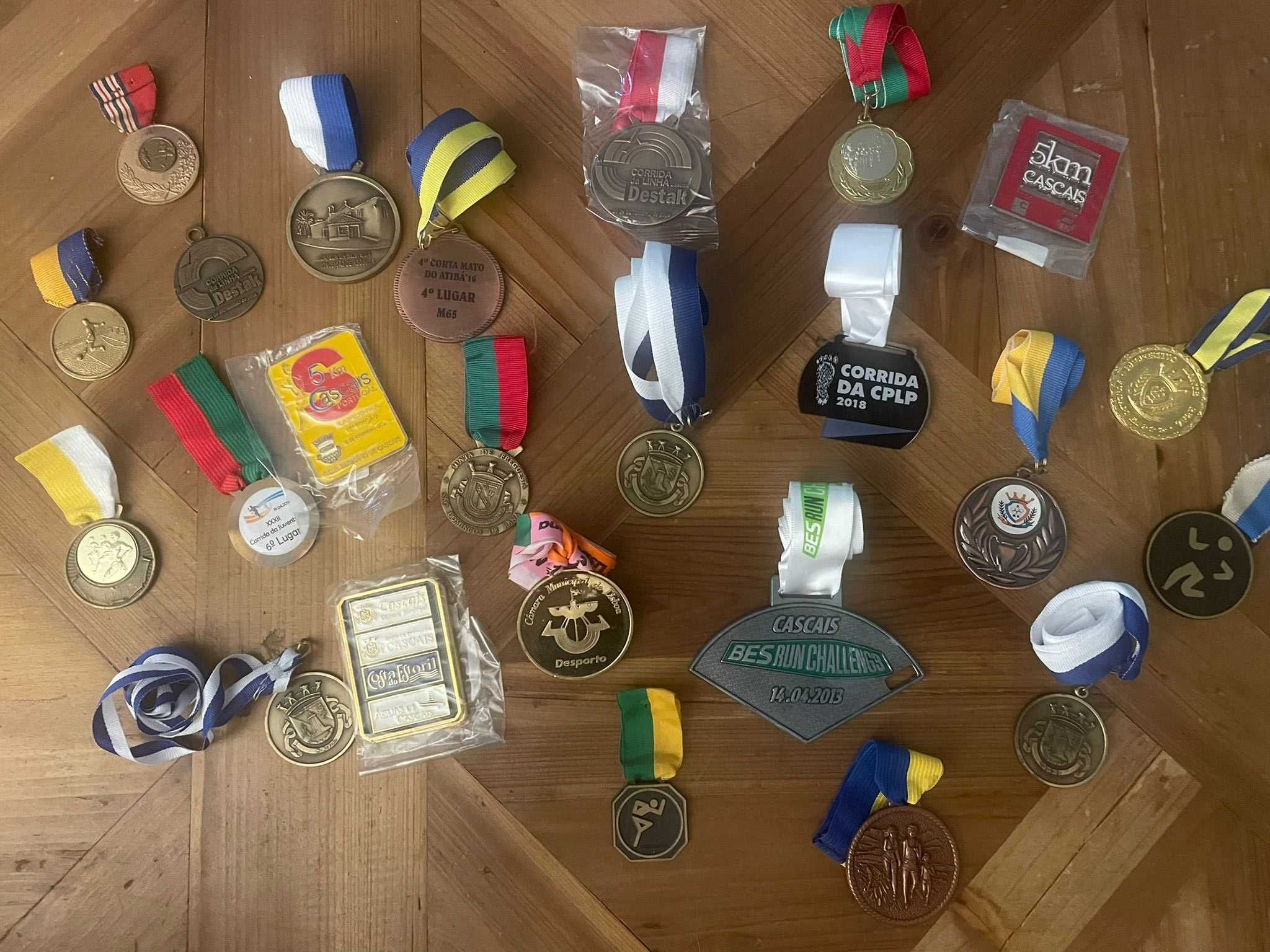 Lote mais de 100 medalhas e medalhões, de atletismo desde os anos 80