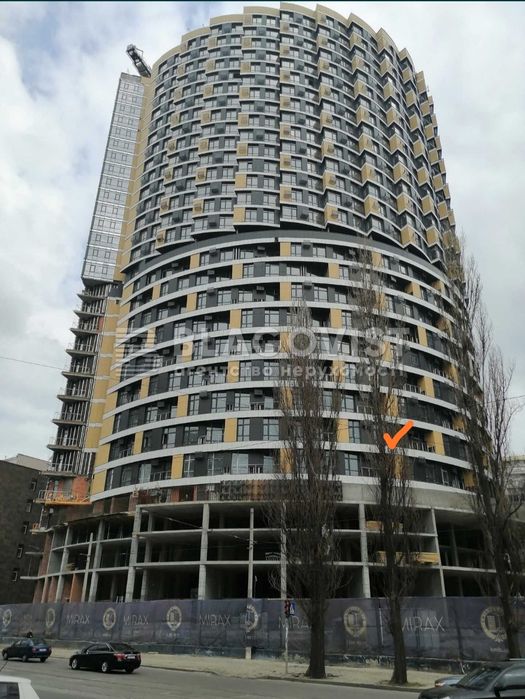 Продаётся 1 комнатная в Новостройке,Центр