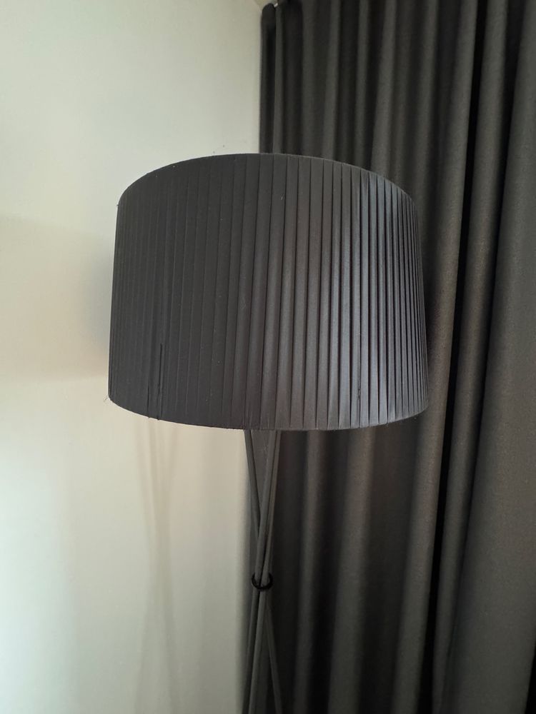 Lampa stojaca czarna duża