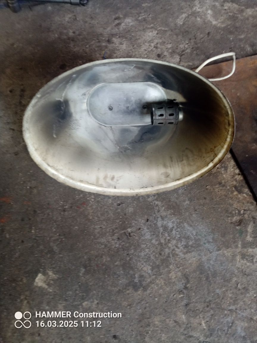 Sprzedam lampy przemysłowe PRL