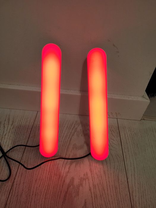 Lasery, listwy LED świecące na różne kolory