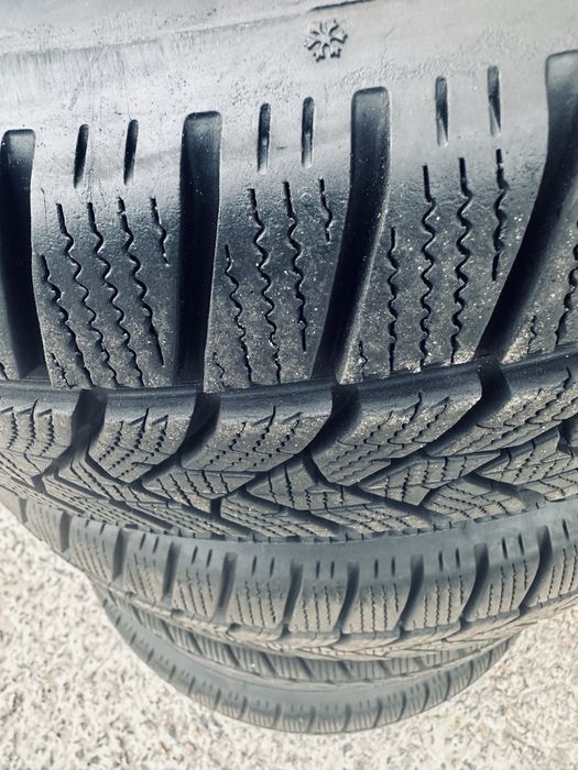 Шини Dunlop 215/60 R17