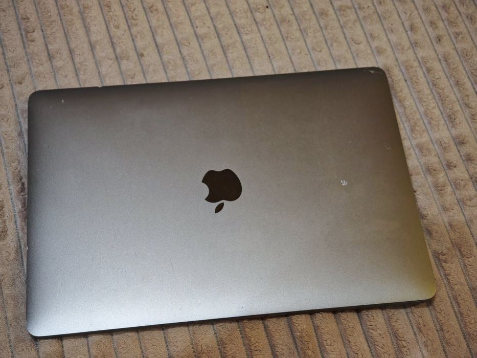 Продам MacBook Pro 2017 16/256 13.3' не вкл, без iCloud