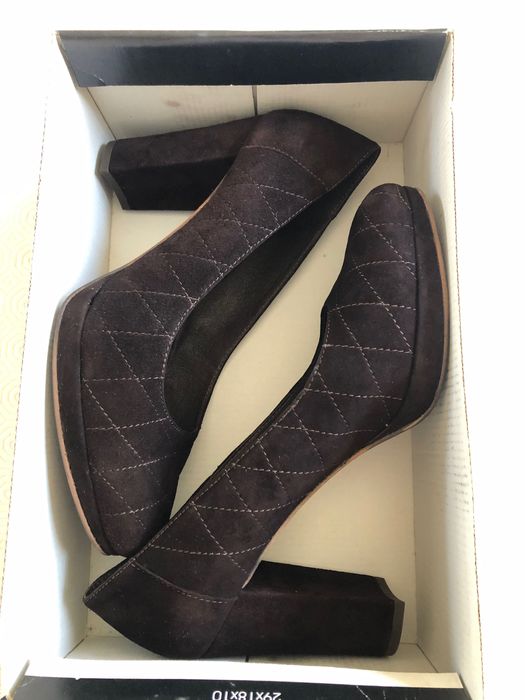 Sapatos salto alto em camurça castanha 39 Sónia Patrício