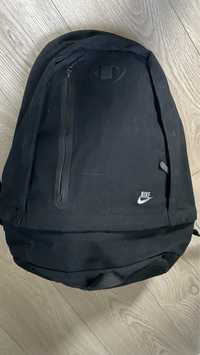 Nike plecak wodoodporny czarny 40x40x15 cm