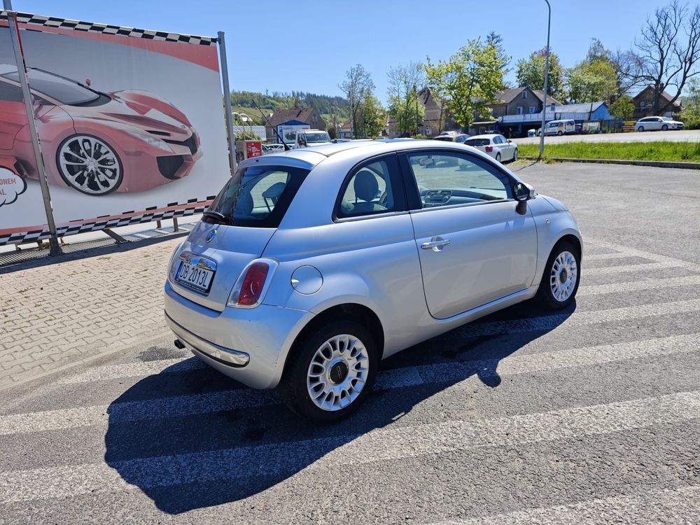 Śliczny Fiat 500 z2011r klima panorama dach 85koni