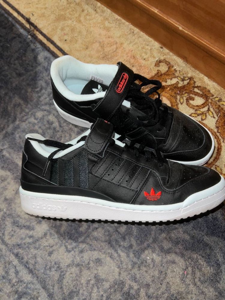 Кроссовки Adidas