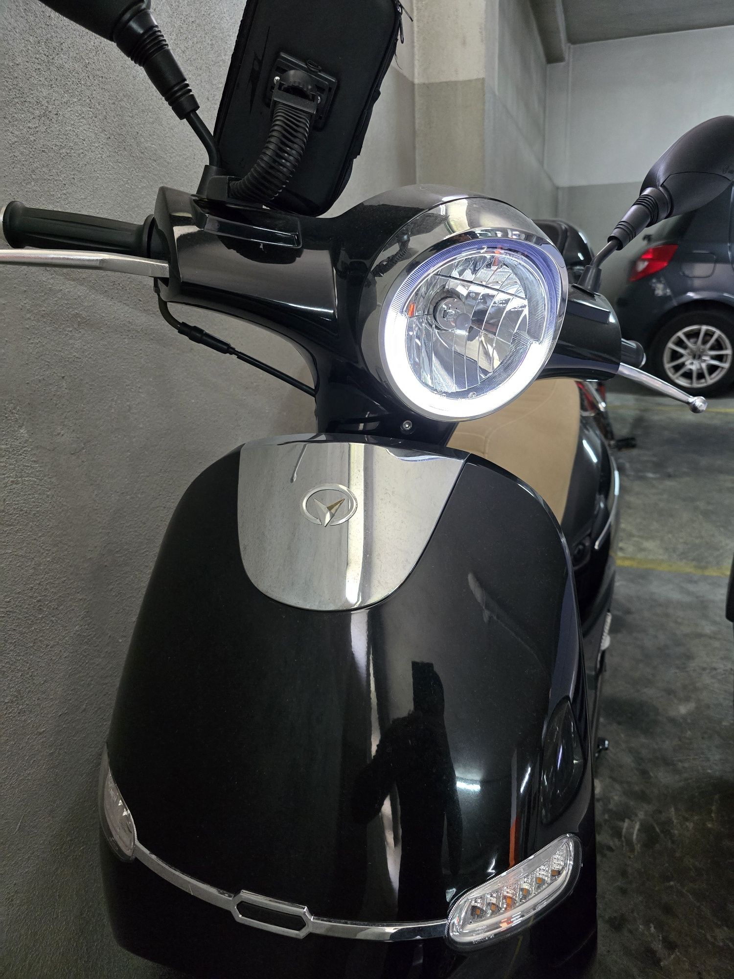 Scooter 125cc automática.  Apenas 4 mil km. Ano 2023