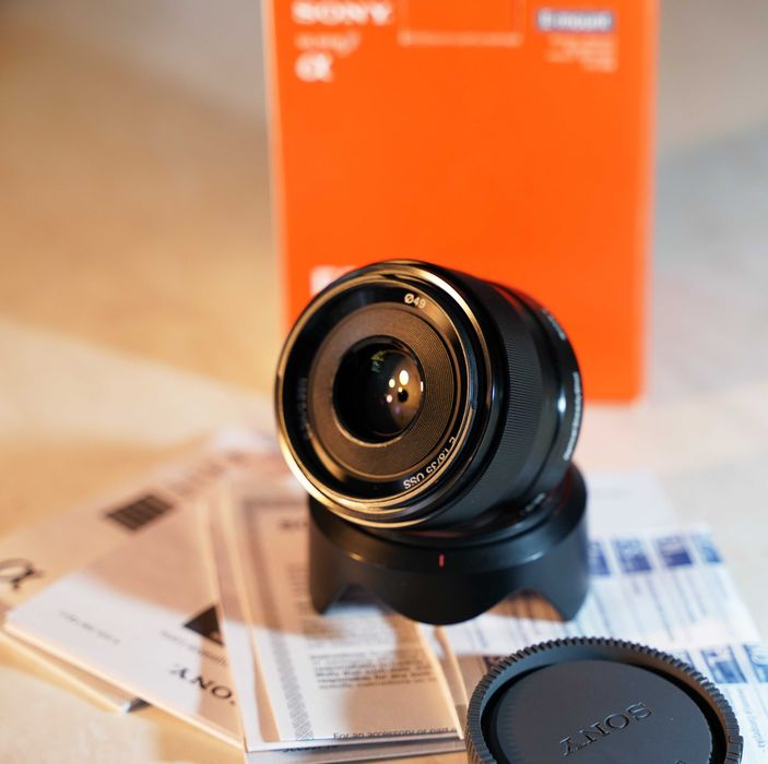 Продам Sony SEL35F18