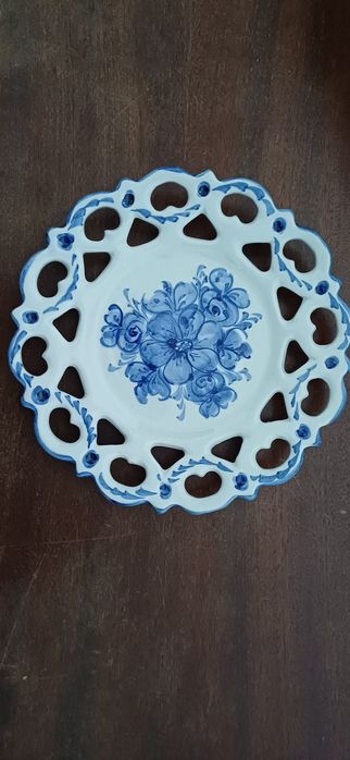 Conjunto de pratos pintados a mão