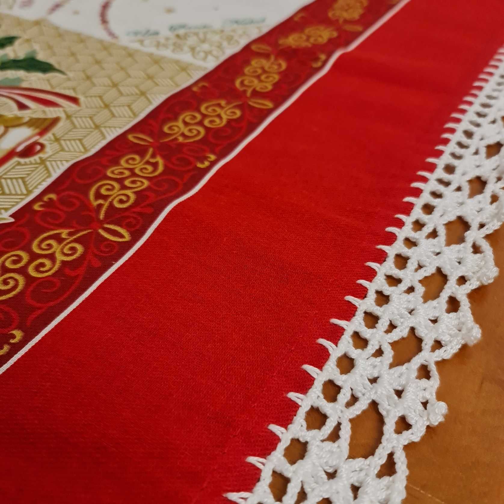 Toalha de Mesa de Natal 120cm com Bico em Crochet