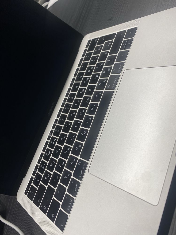 Macbook 2016 8gb i5 стан ідеал