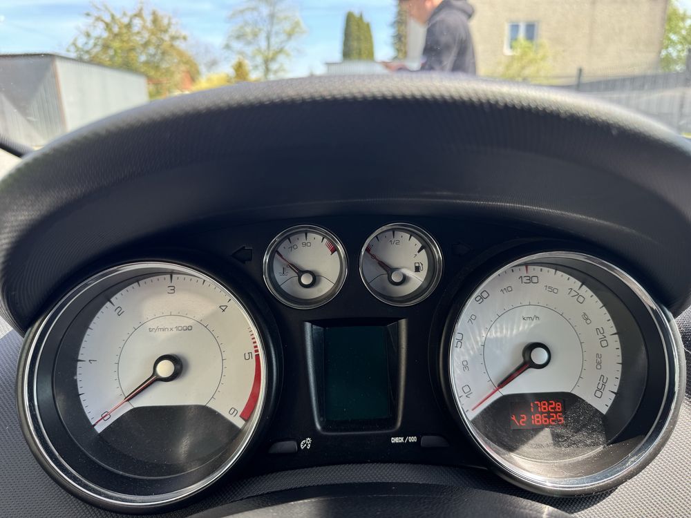 Puegot 308 1.6hdi 110km