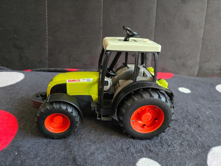 Bruder 02110 Traktor Claas Nectis