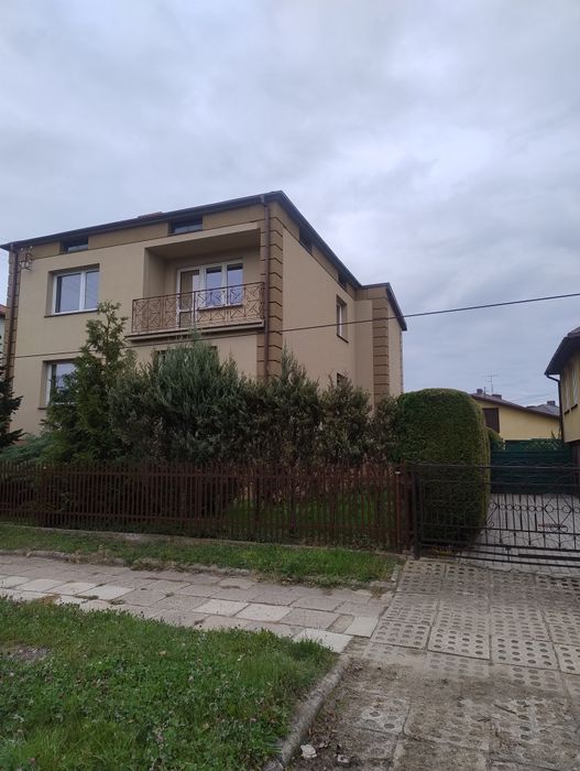 Dom jednorodzinny na cichym i spokojnym osiedlu