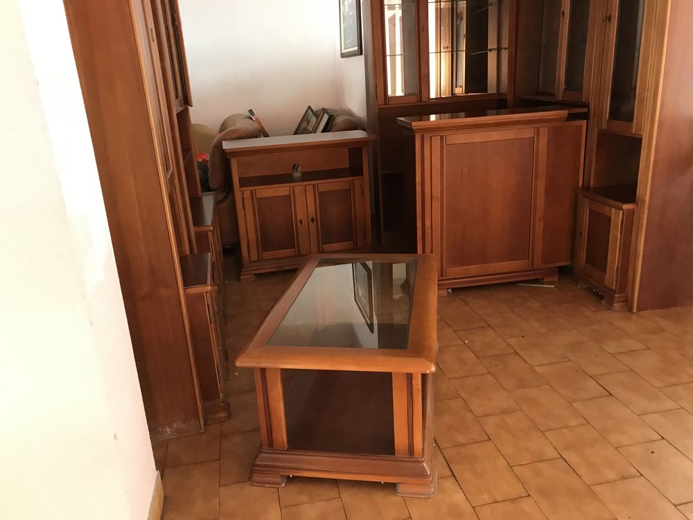 Vendo moveis sala e bar e mesa de televisao tudo em madeira de cereije