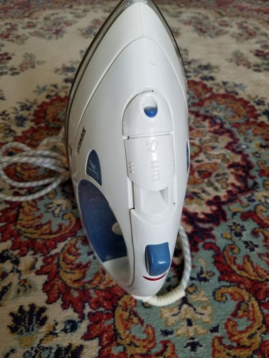 Утюг SIEMENS с пароувлажнителем.
