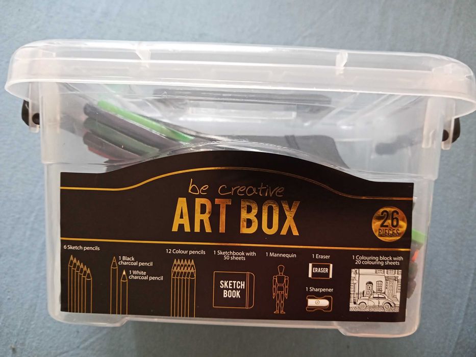 zestaw artystyczny szkicownik kredki ołówki kolorowanka manekin