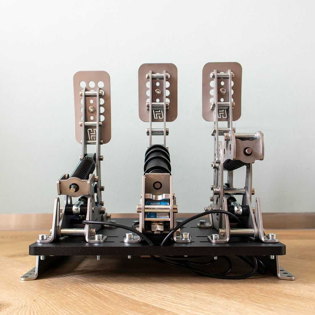 Pedais Heusinkveld Ultimate+ com Baseplate