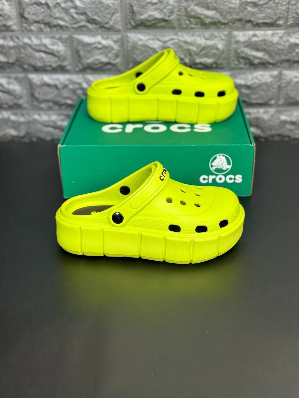 Женские шлепанцы crocs салатовые тапочки крокс