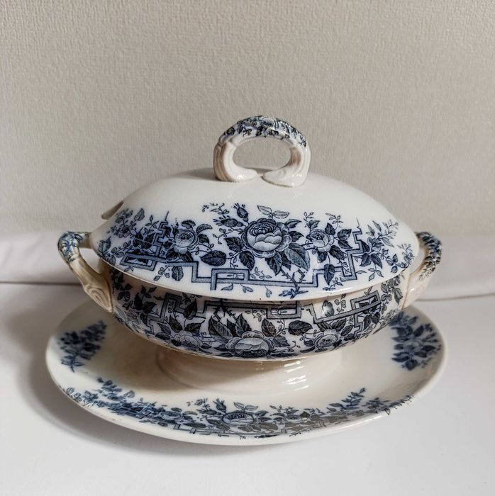 Molheira com Tampa em Faiança