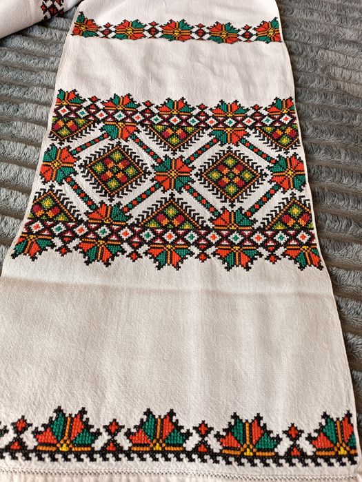 Давній рушничок вишитий