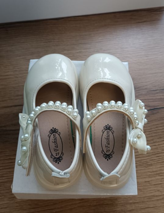 Туфельки для дівчинки