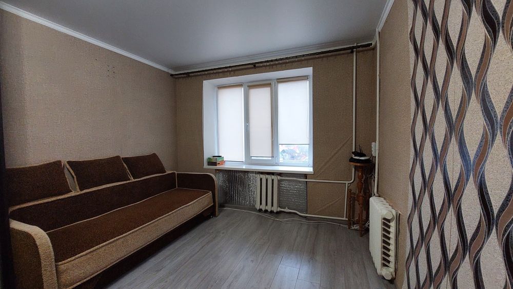 Продається кімната з ремонтом в гуртожитку  по вул. Д. Білоконя.