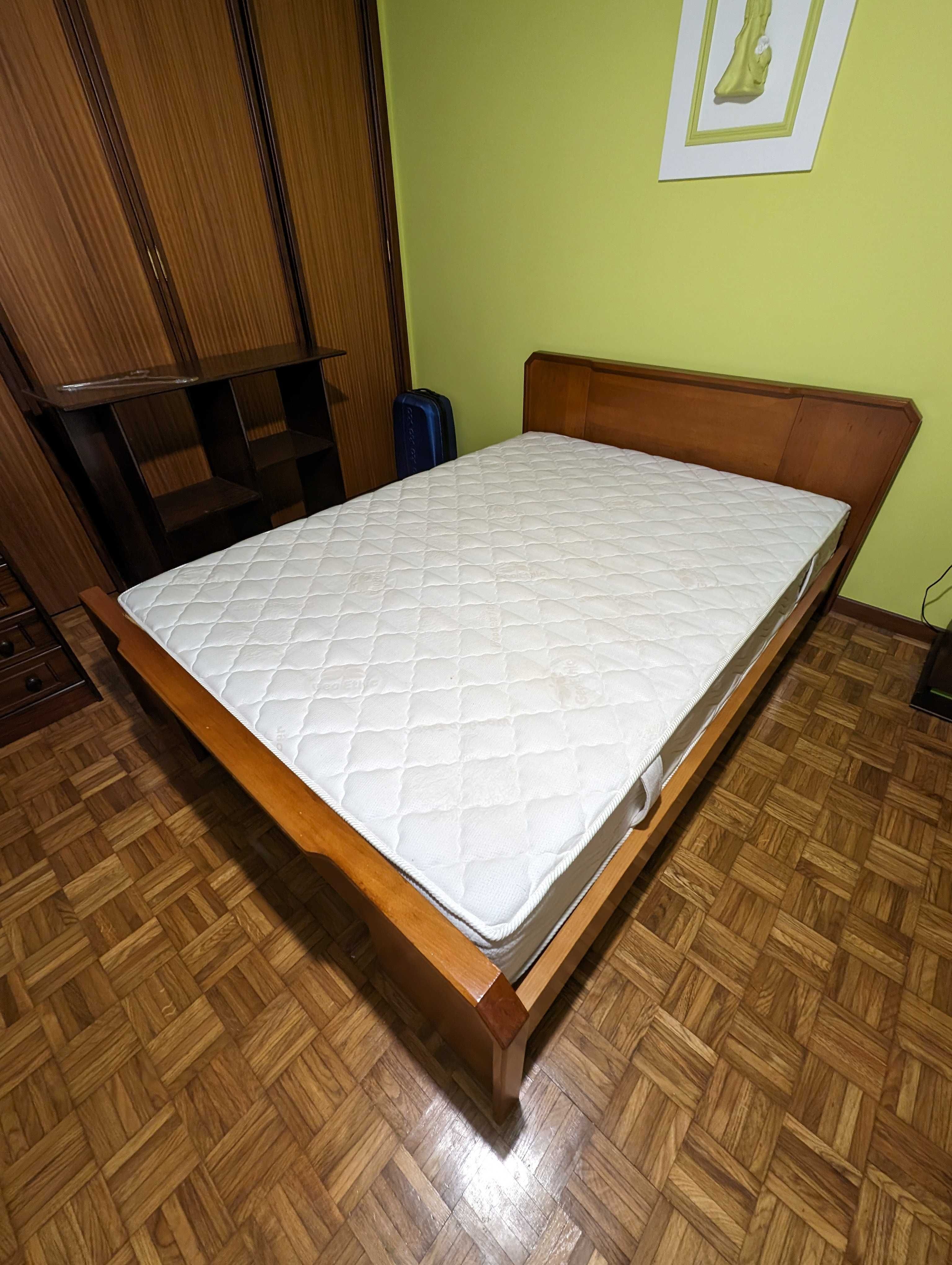 Cama de casal em faia maciça + conjunto de quarto