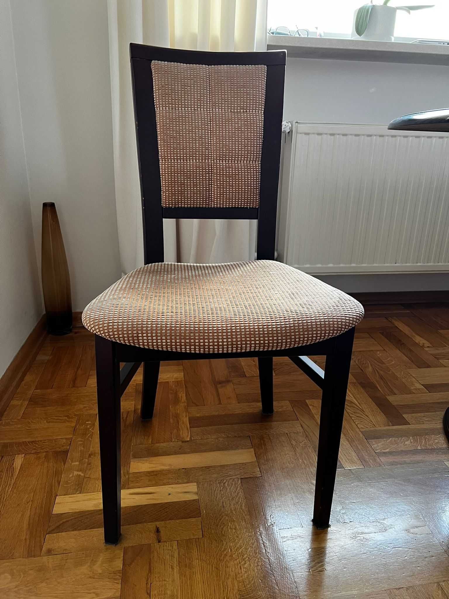 8 Krzeseł z drewna bukowego tapicerowane