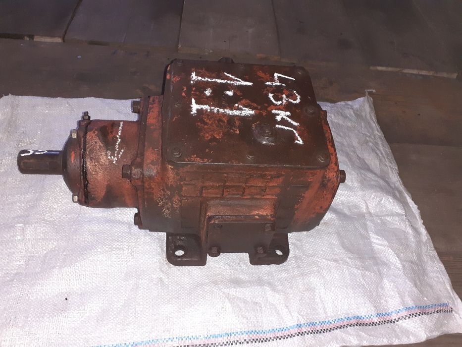 Редуктор угловой сельхозтехники.