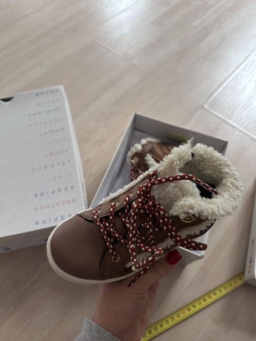 Продам дитяче осінньо-зимове взутт Geox