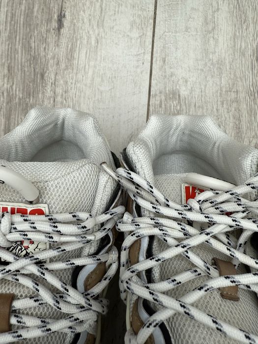 Снікери Kenzo.