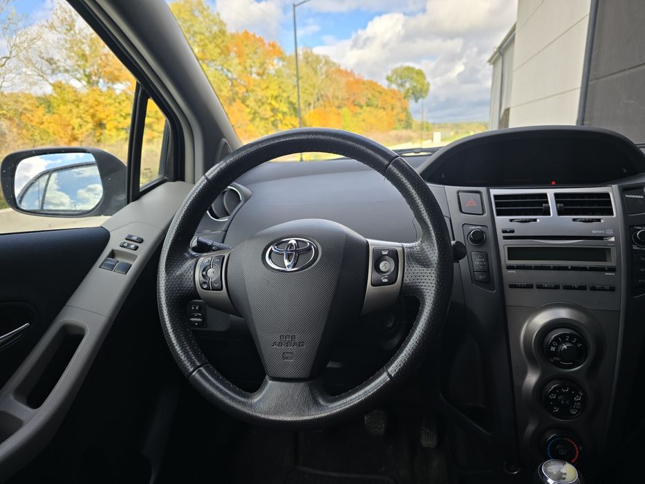 Toyota Yaris 1.33 lift niski przebieg