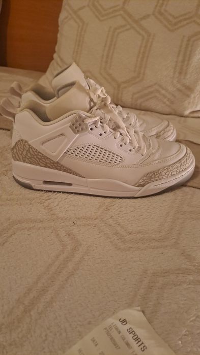 Nike Air Jordan com talão JDSports, sem caixa.