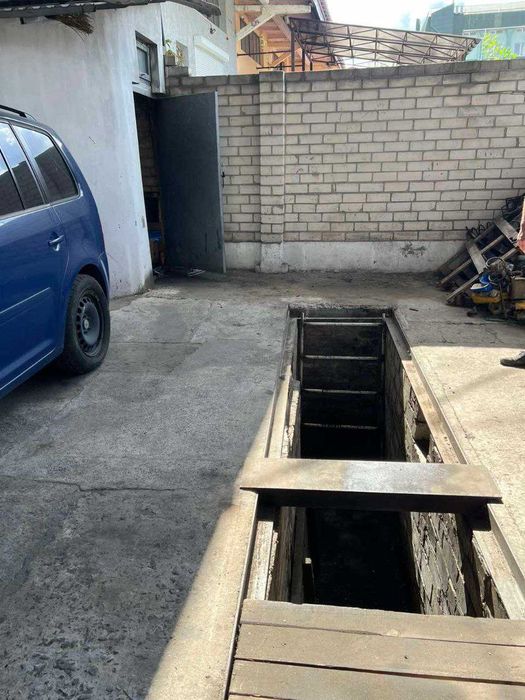 Продаж приміщення поруч з центром (111 м.кв.).