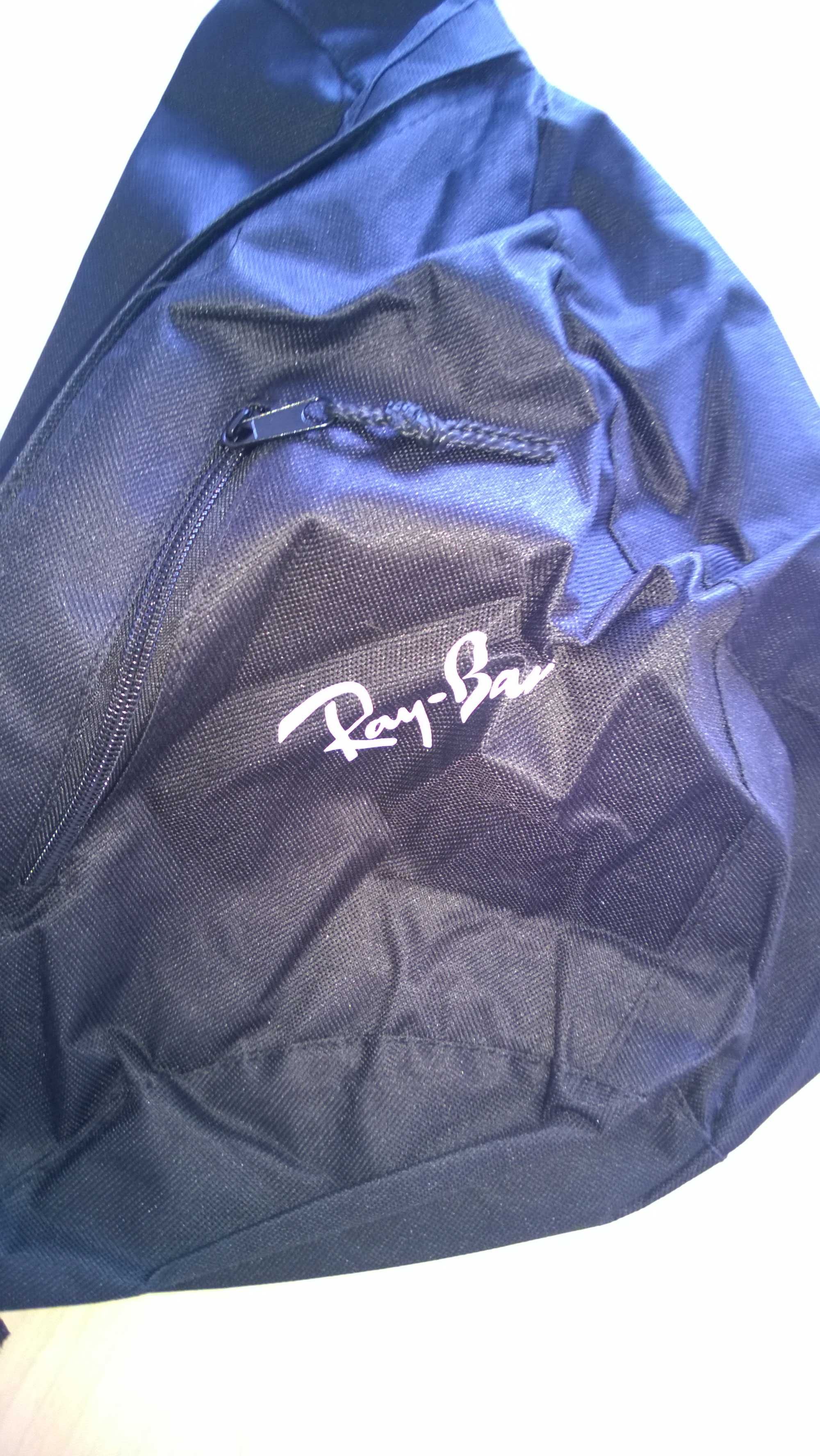 Mochila Preta Ray-Ban, com fecho, nova