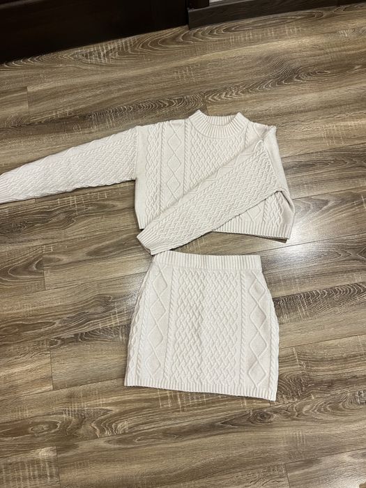 Костюм вʼязаний, кофта + спідниця укорочені