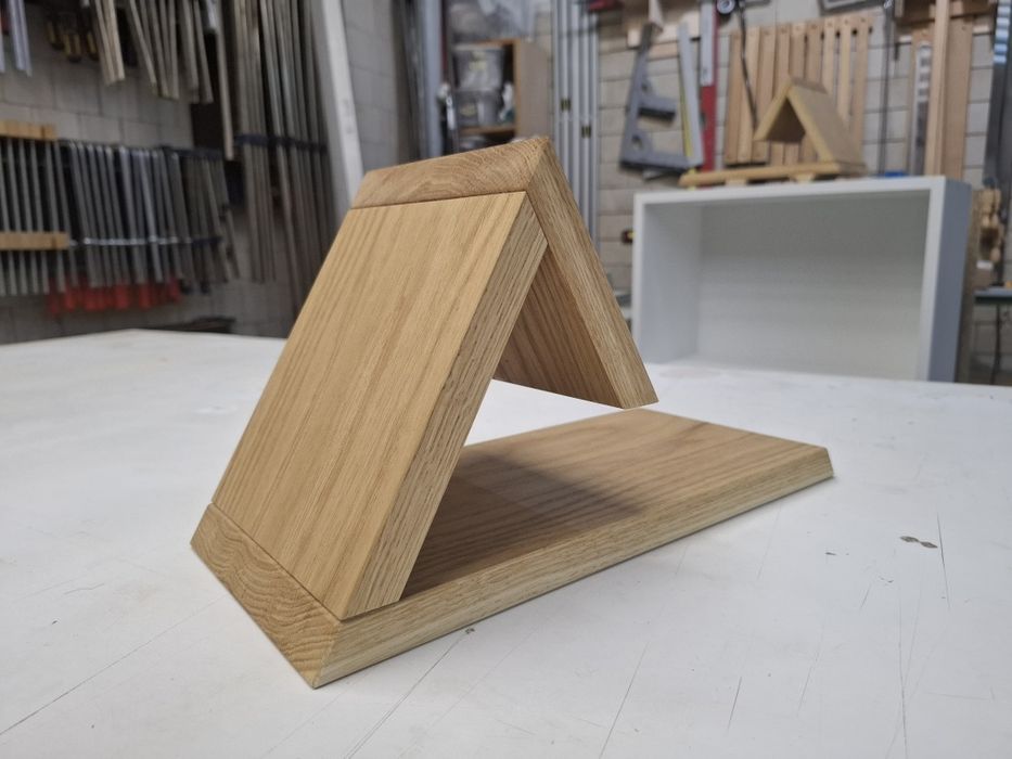 Dwie dębowe podstawki na książkę