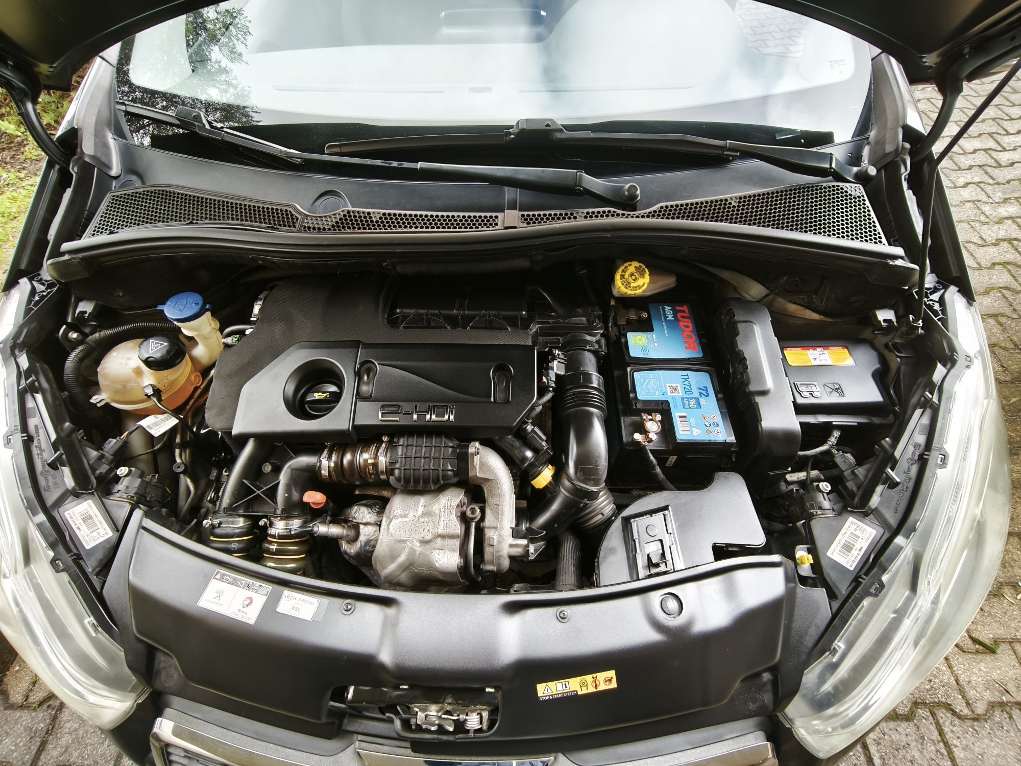 Peugeot 208 1.6 eHdi  114 CV Allure