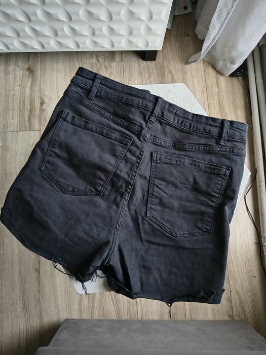 Czarne jeansowe spodenki rozmiar M