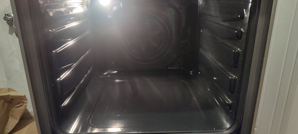 Kuchenka gorenje z indukcja I piekarnikiem nowa 7 miesiecy