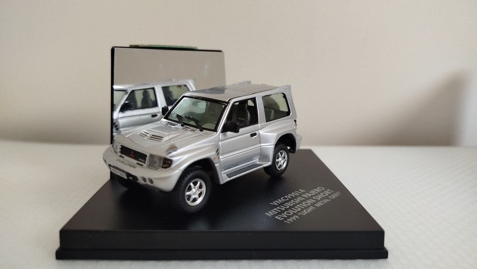 Miniatura Mitsubishi Pajero Evolution 1/43 Nova