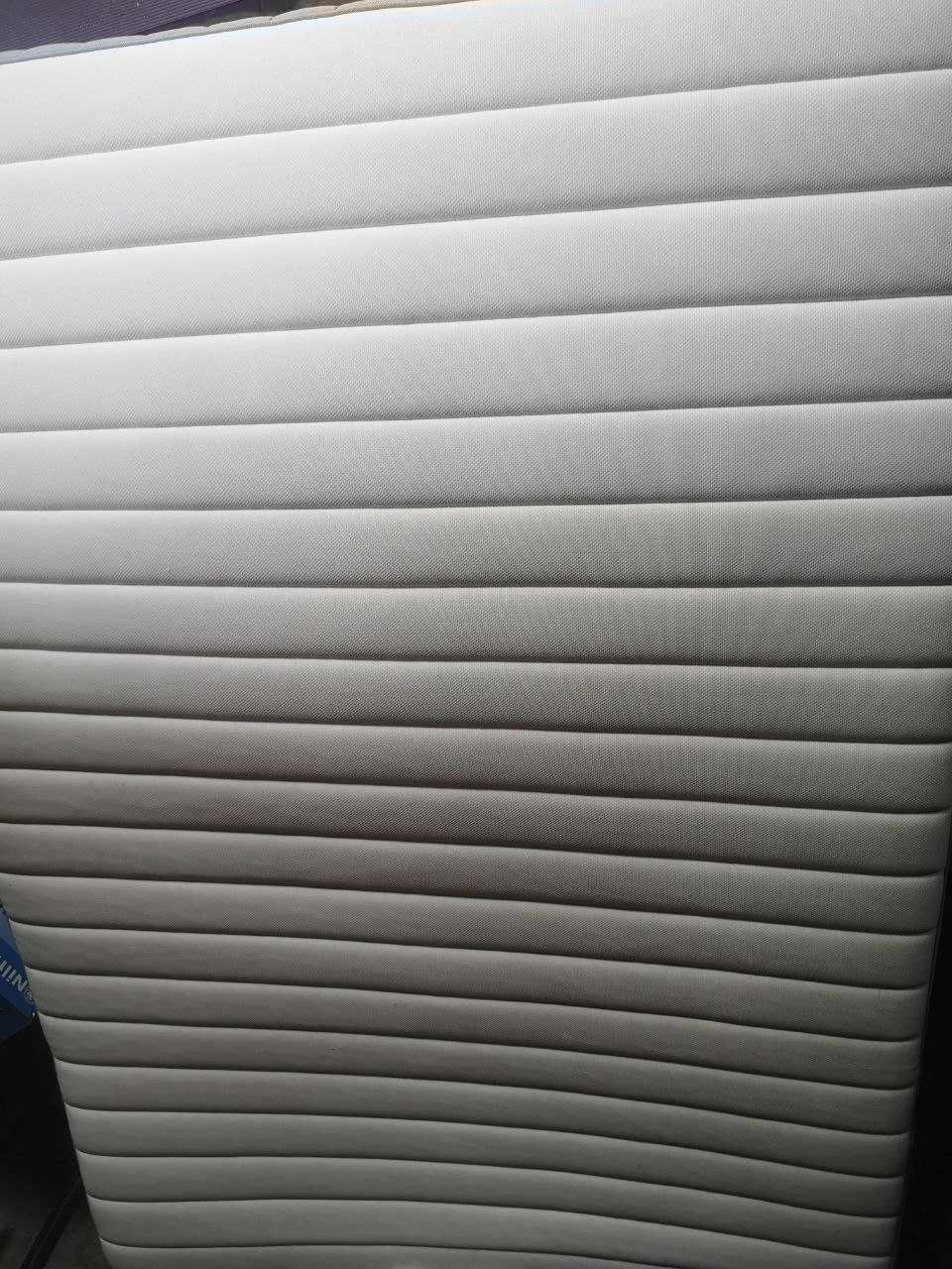Colchão IKEA VALEVÅG 140x200 usado uma vez com capa especial GRUSNARV