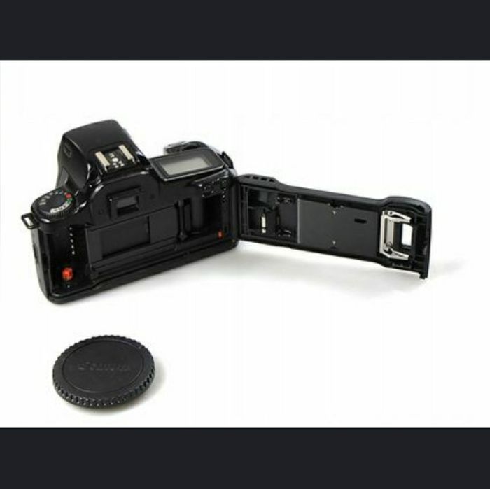 Canon EOS 1000F без об'єктиву, є ремінець