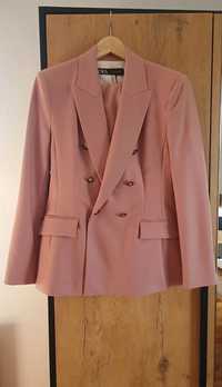 Różowy garnitur Zara