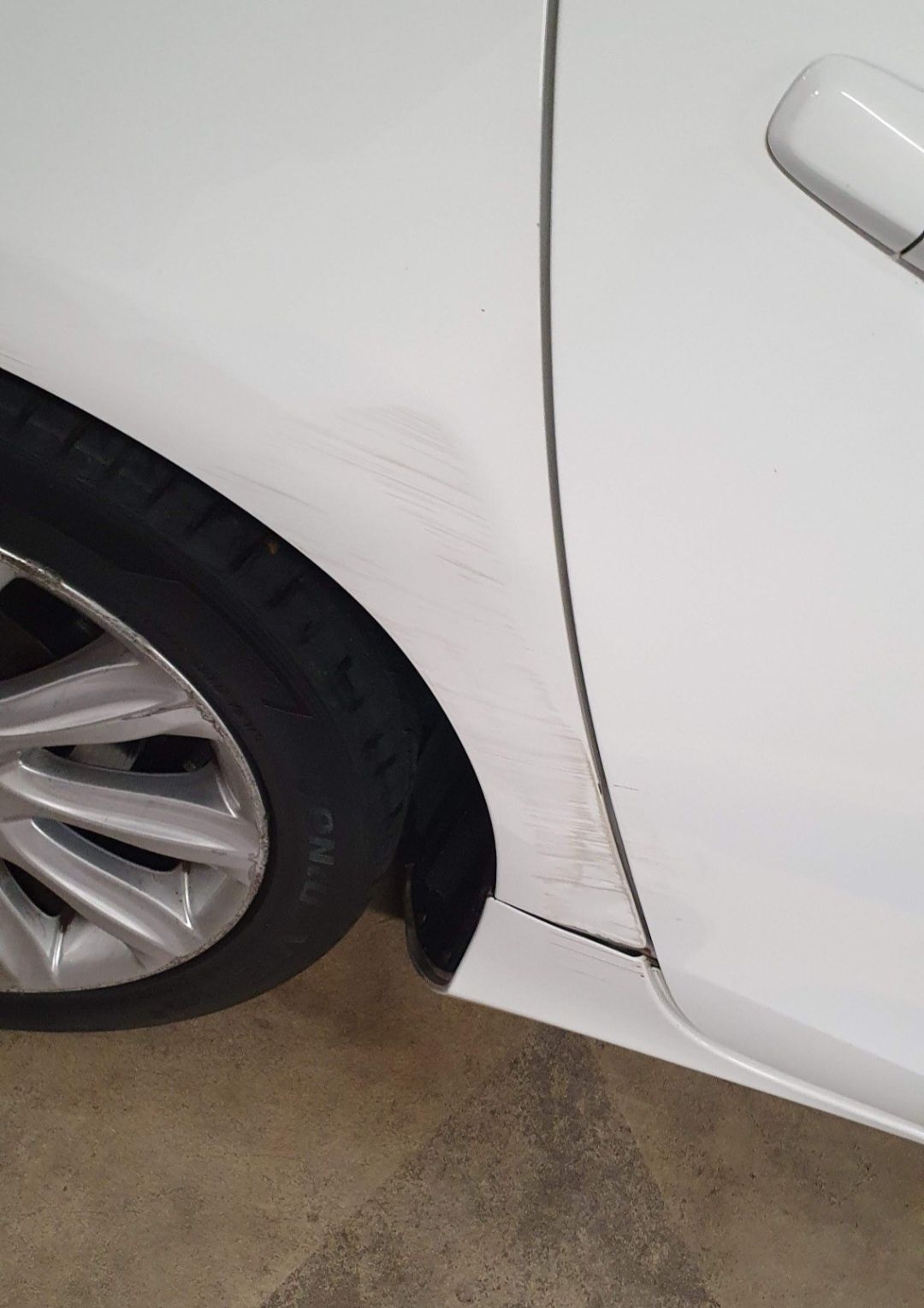 Volvo V40 D2 | 2017 | Branco | Bom estado | €10.000